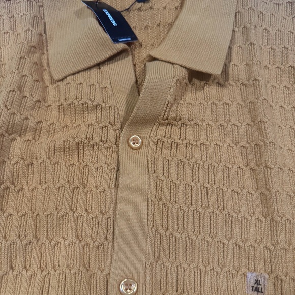 Express Men's Amber Textured Button Down Shirt - Picture 2 of 2